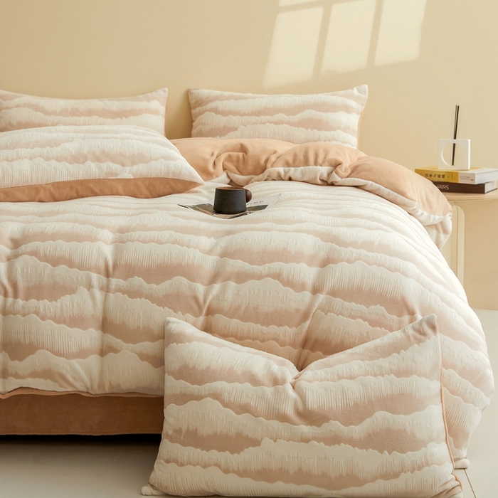 91家纺网 家纺一手货源 找家纺 菡宝 【第二批】2025雕花绒牛奶绒四件套-行云流水-支持定做定制尺寸 行云流水-米杏