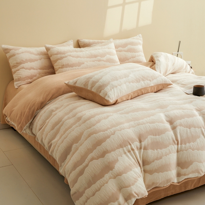 91家纺网 家纺一手货源 找家纺 菡宝 【第二批】2025雕花绒牛奶绒四件套-行云流水-支持定做定制尺寸 行云流水-米杏