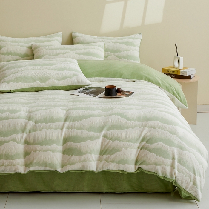 91家纺网 家纺一手货源 找家纺 菡宝 【第二批】2025雕花绒牛奶绒四件套-行云流水-支持定做定制尺寸 行云流水-豆绿