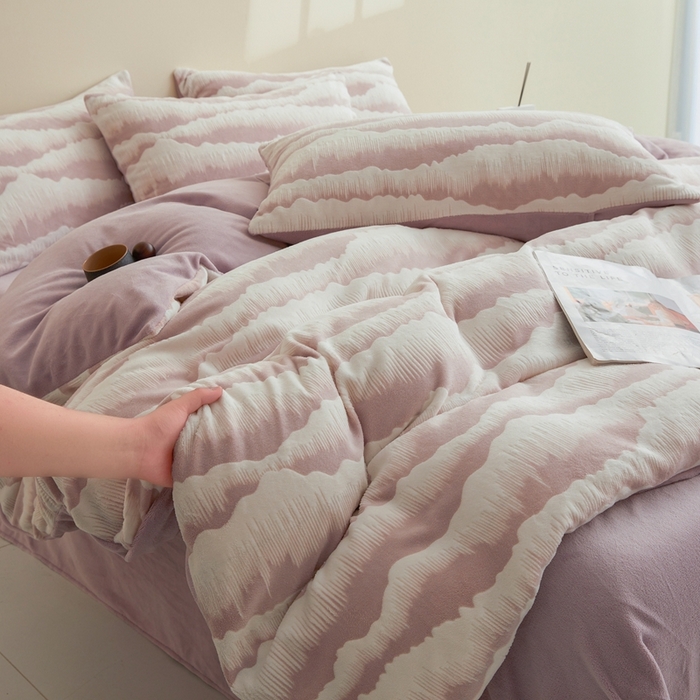 91家纺网 家纺一手货源 找家纺 菡宝 【第二批】2025雕花绒牛奶绒四件套-行云流水-支持定做定制尺寸 行云流水-豆紫