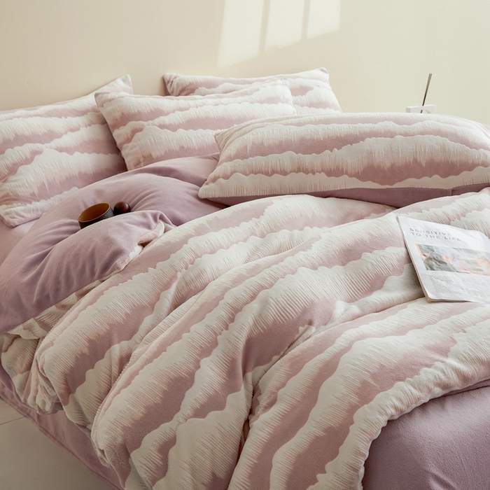 91家纺网 家纺一手货源 找家纺 菡宝 【第二批】2025雕花绒牛奶绒四件套-行云流水-支持定做定制尺寸 行云流水-豆紫