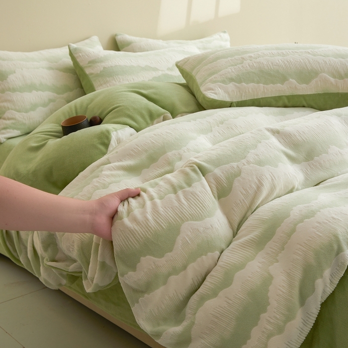 91家纺网 家纺一手货源 找家纺 菡宝 【第二批】2025雕花绒牛奶绒四件套-行云流水-支持定做定制尺寸 行云流水-豆绿