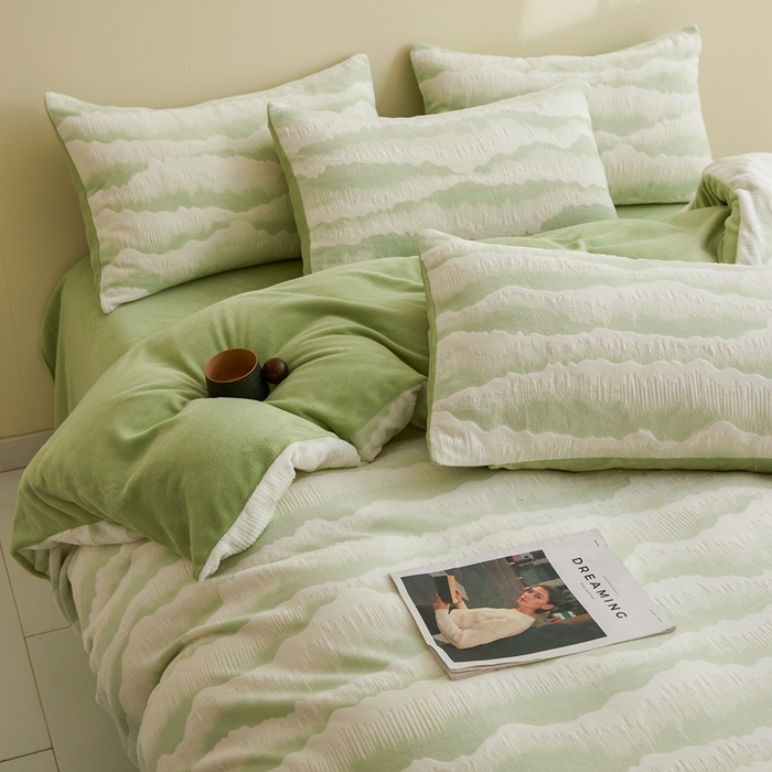 91家纺网 家纺一手货源 找家纺 菡宝 【第二批】2025雕花绒牛奶绒四件套-行云流水-支持定做定制尺寸 行云流水-豆绿