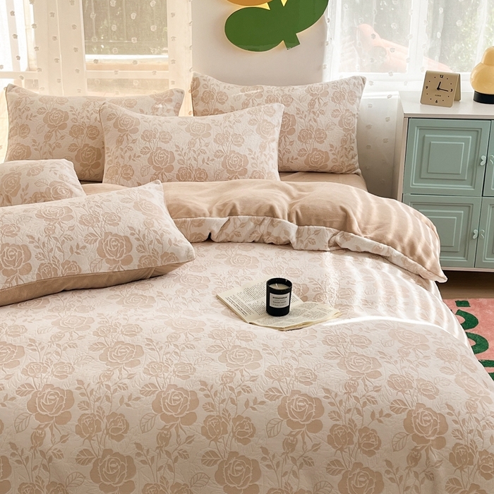 91家纺网 家纺一手货源 找家纺 菡宝 【第一批】2025雕花绒牛奶绒四件套-邦尼兔-支持定做定制尺寸 玫瑰花香杏