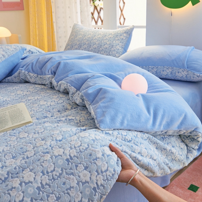 91家纺网 家纺一手货源 找家纺 菡宝 【第一批】2025雕花绒牛奶绒四件套-邦尼兔-支持定做定制尺寸 蔓朵蓝