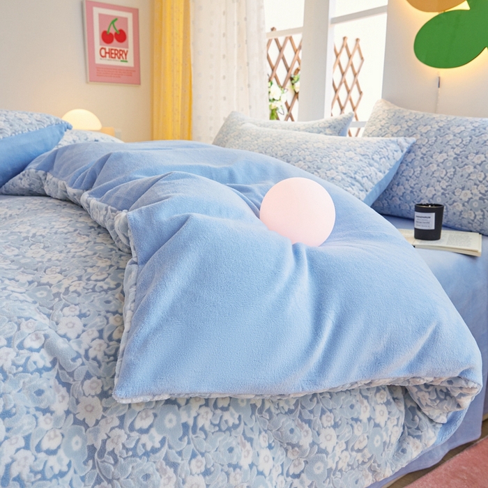 91家纺网 家纺一手货源 找家纺 菡宝 【第一批】2025雕花绒牛奶绒四件套-邦尼兔-支持定做定制尺寸 蔓朵蓝