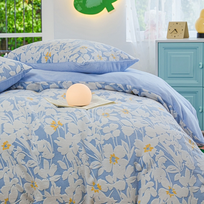 91家纺网 家纺一手货源 找家纺 菡宝 【第一批】2025雕花绒牛奶绒四件套-邦尼兔-支持定做定制尺寸 笙如夏花蓝