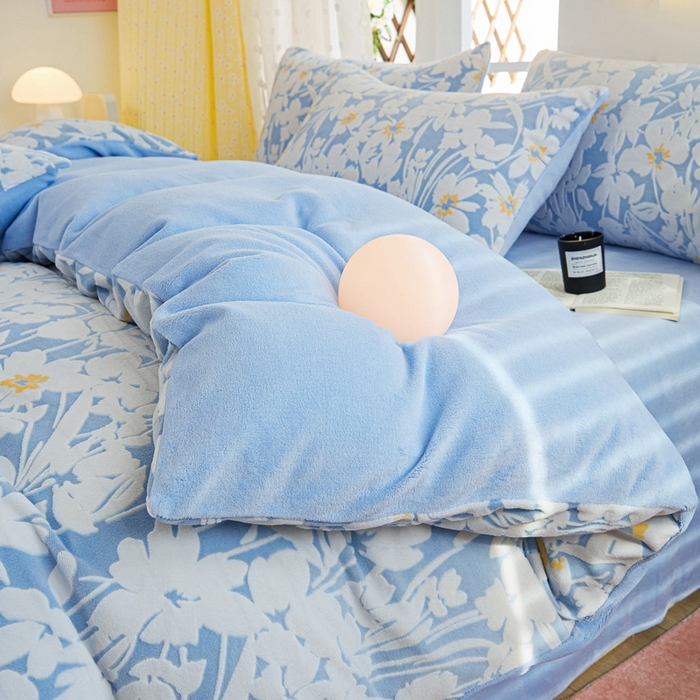 91家纺网 家纺一手货源 找家纺 菡宝 【第一批】2025雕花绒牛奶绒四件套-邦尼兔-支持定做定制尺寸 笙如夏花蓝