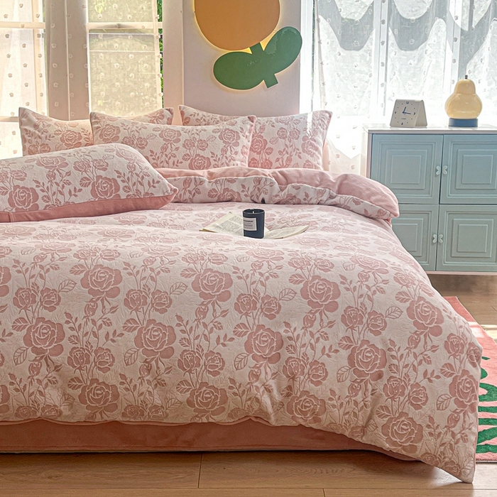 91家纺网 家纺一手货源 找家纺 菡宝 【第一批】2025雕花绒牛奶绒四件套-邦尼兔-支持定做定制尺寸 玫瑰花香粉