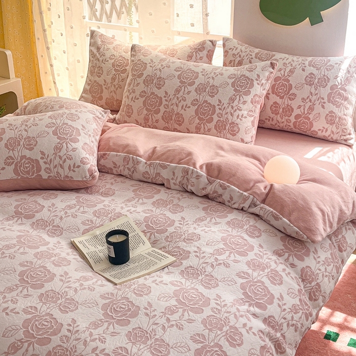 91家纺网 家纺一手货源 找家纺 菡宝 【第一批】2025雕花绒牛奶绒四件套-邦尼兔-支持定做定制尺寸 玫瑰花香粉