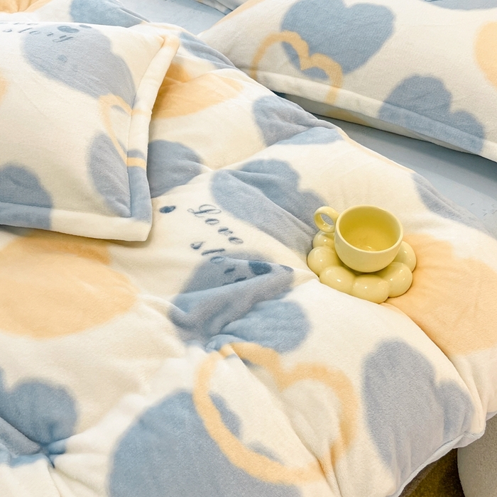 91家纺网 家纺一手货源 找家纺 川悦生活 【提供买家秀】2025新款高克重牛奶绒四件套-系列二 浪漫国度-蓝