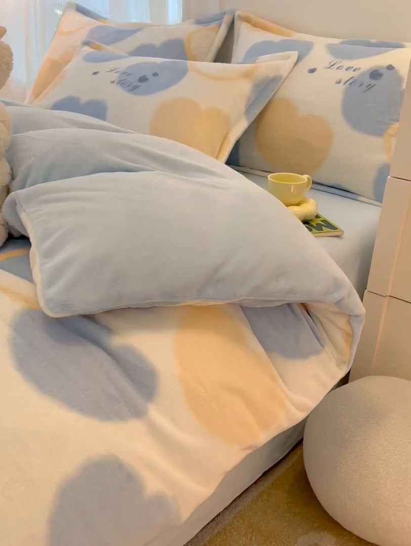 91家纺网 家纺一手货源 找家纺 川悦生活 【提供买家秀】2025新款高克重牛奶绒四件套-系列二 浪漫国度-蓝