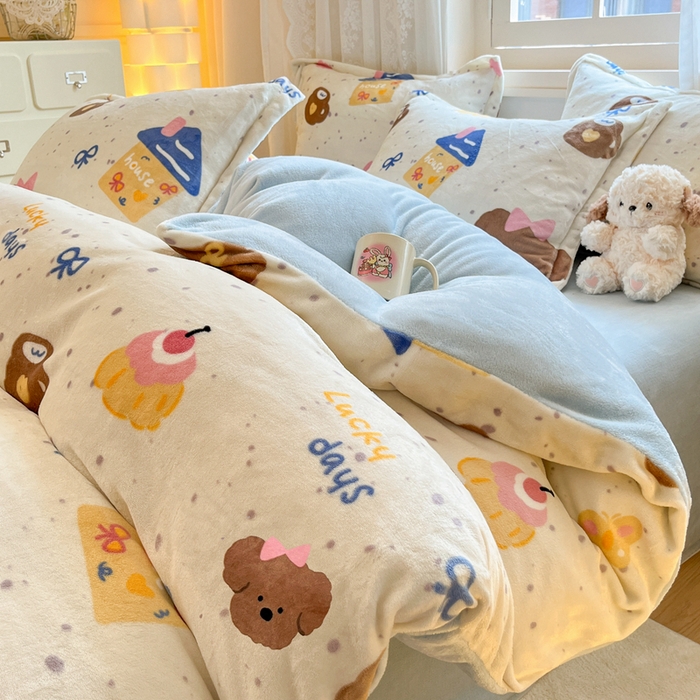 91家纺网 家纺一手货源 找家纺 川悦生活 2025新款高克重牛奶绒四件套-系列二 奶油噗妮-蓝