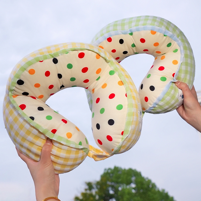 91家纺网 家纺一手货源 找家纺 仟亿莱 2025新款泡泡纱驼峰波点格子U型枕 驼峰蓝格波点