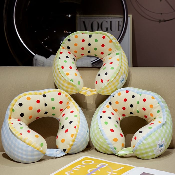 91家纺网 家纺一手货源 找家纺 仟亿莱 2025新款泡泡纱驼峰波点格子U型枕 驼峰绿格波点