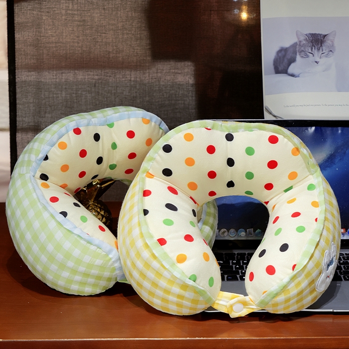 91家纺网 家纺一手货源 找家纺 仟亿莱 2025新款泡泡纱驼峰波点格子U型枕 驼峰绿格波点