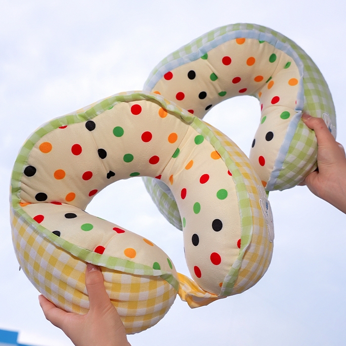 91家纺网 家纺一手货源 找家纺 仟亿莱 2025新款泡泡纱驼峰波点格子U型枕 驼峰绿格波点