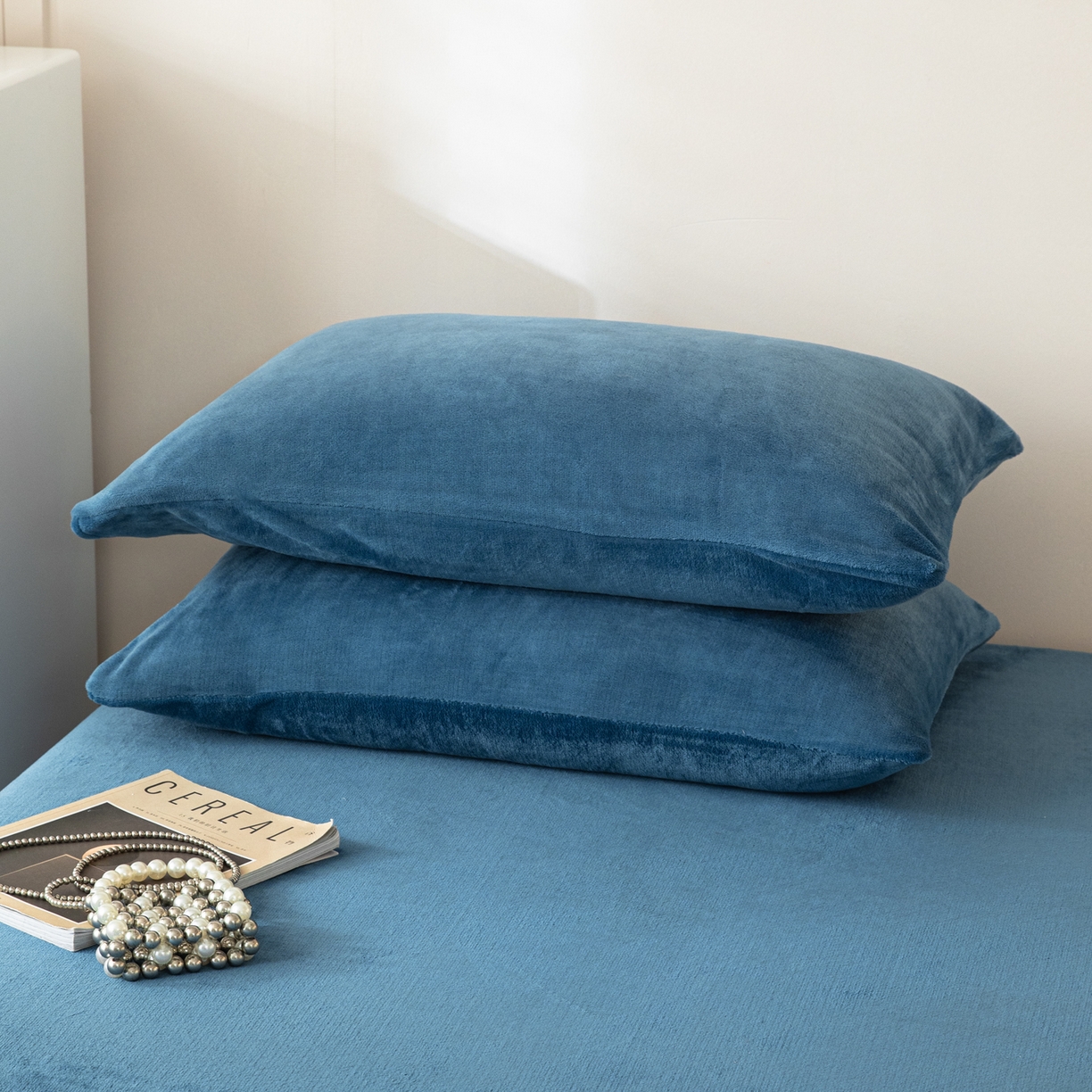 91家纺网 家纺一手货源 找家纺 （总）眠博士 2025新款简约牛奶绒纯色单床笠-场景二