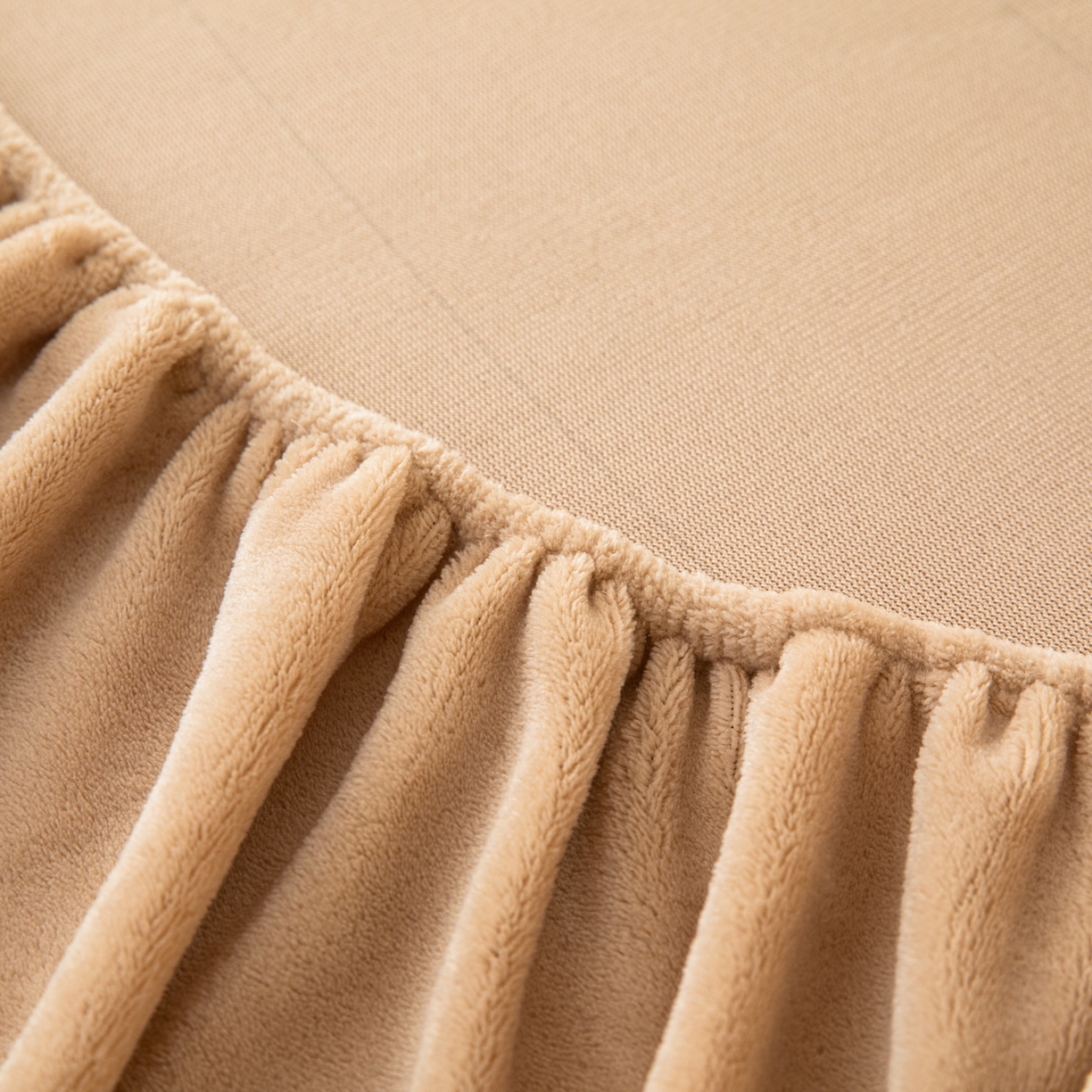 91家纺网 家纺一手货源 找家纺 眠博士 2025新款简约牛奶绒纯色单床笠-场景二 牛奶绒纯色床笠-暖咖