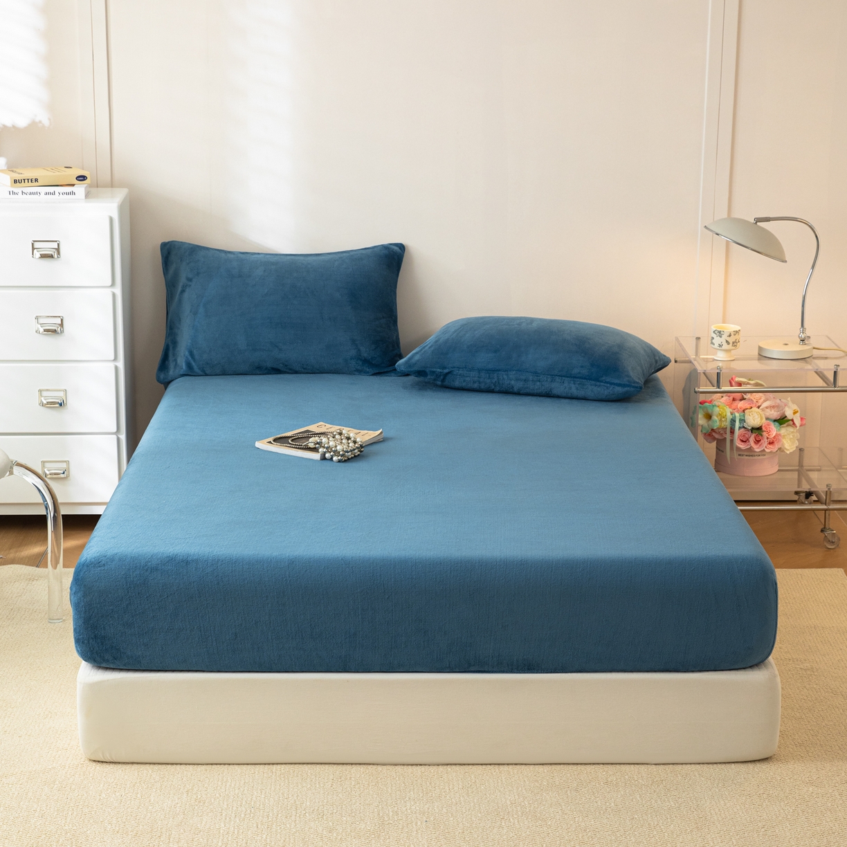 91家纺网 家纺一手货源 找家纺 （总）眠博士 2025新款简约牛奶绒纯色单床笠-场景二