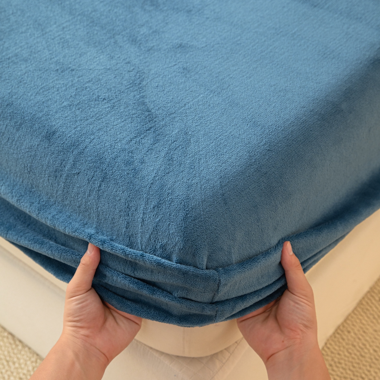 91家纺网 家纺一手货源 找家纺 （总）眠博士 2025新款简约牛奶绒纯色单床笠-场景二