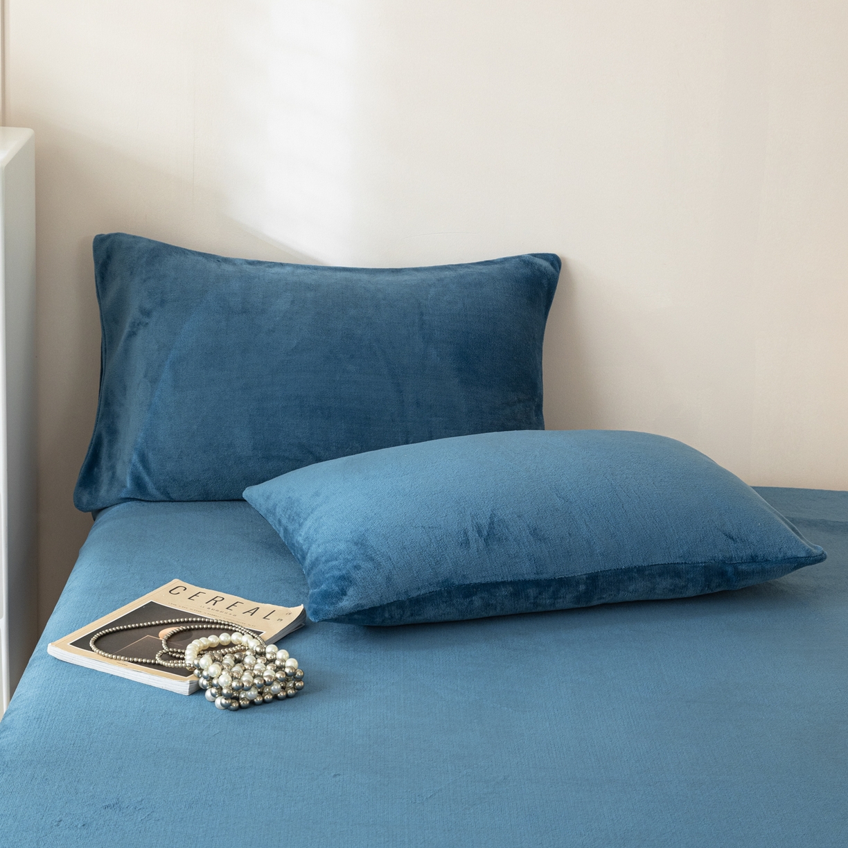 91家纺网 家纺一手货源 找家纺 （总）眠博士 2025新款简约牛奶绒纯色单床笠-场景二