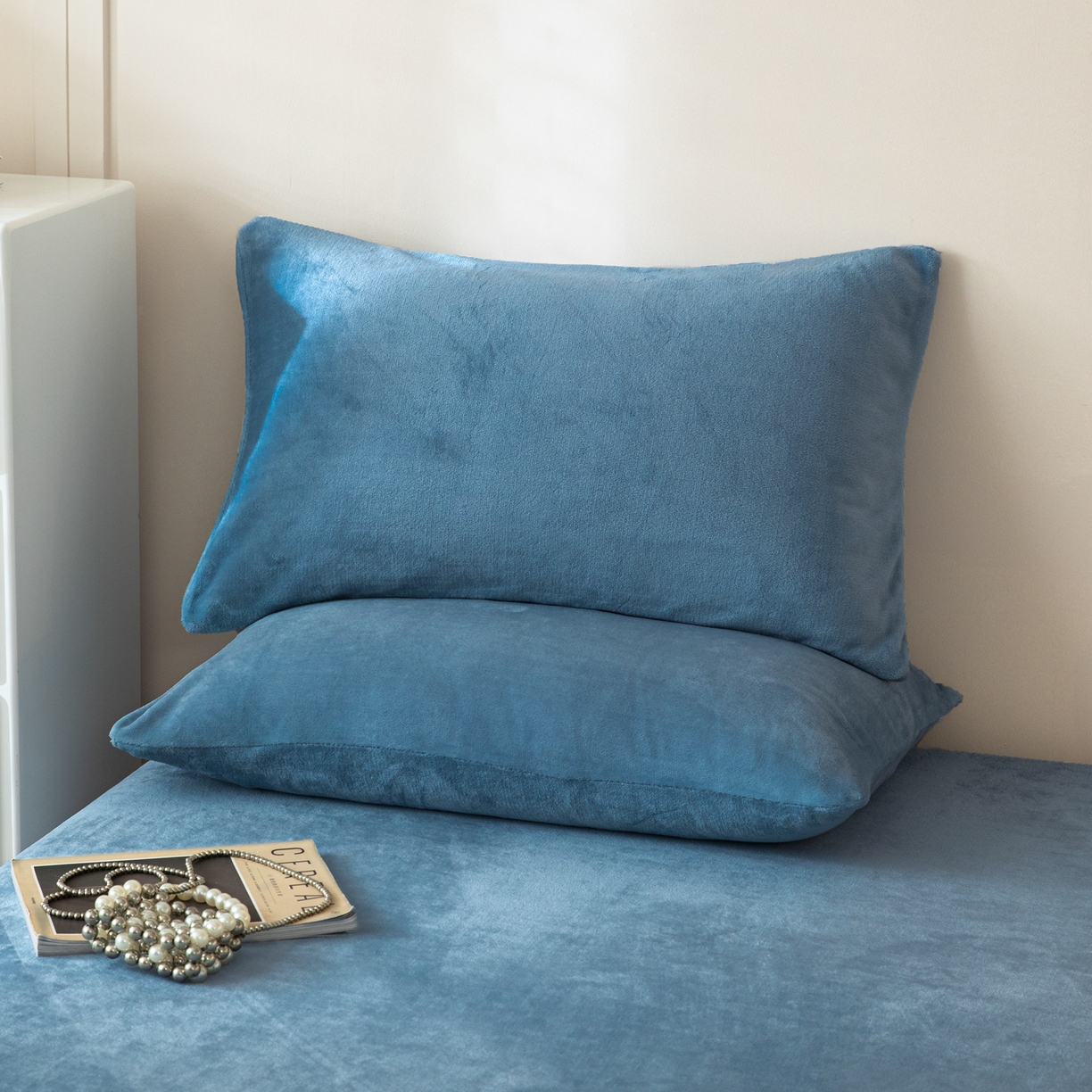 91家纺网 家纺一手货源 找家纺 （总）眠博士 2025新款简约牛奶绒纯色单床笠-场景二