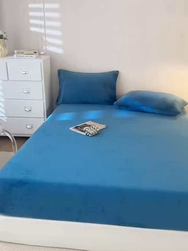 91家纺网 家纺一手货源 找家纺 （总）眠博士 2025新款简约牛奶绒纯色单床笠-场景二