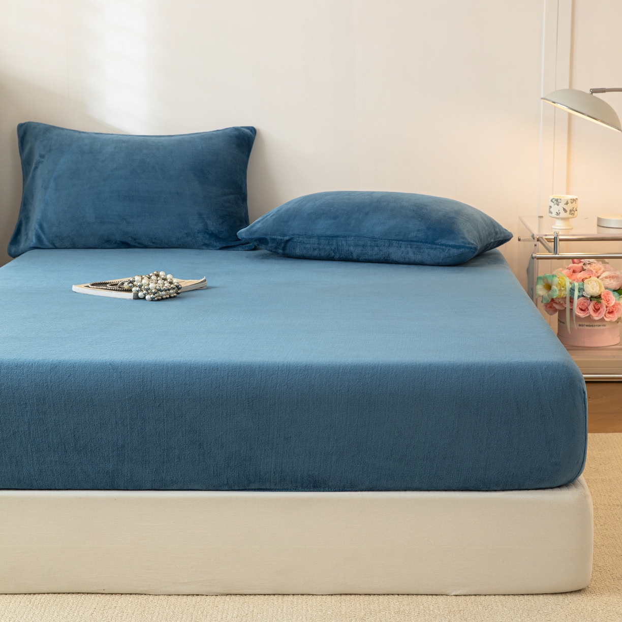 91家纺网 家纺一手货源 找家纺 （总）眠博士 2025新款简约牛奶绒纯色单床笠-场景二