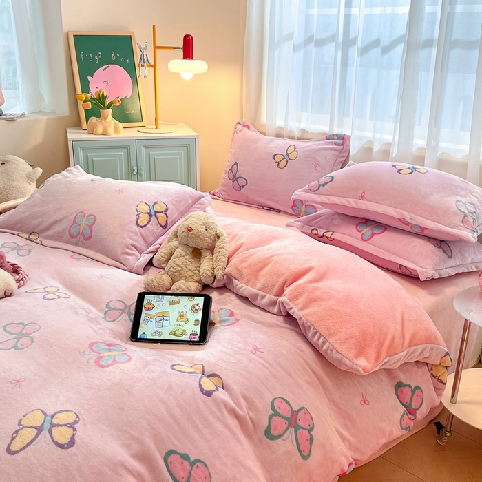 91家纺网 家纺一手货源 找家纺 川悦生活 2025新款高克重牛奶绒四件套-系列二 小芙蝶意-奶粉