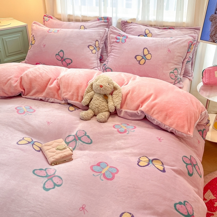 91家纺网 家纺一手货源 找家纺 川悦生活 2025新款高克重牛奶绒四件套-系列二 小芙蝶意-奶粉