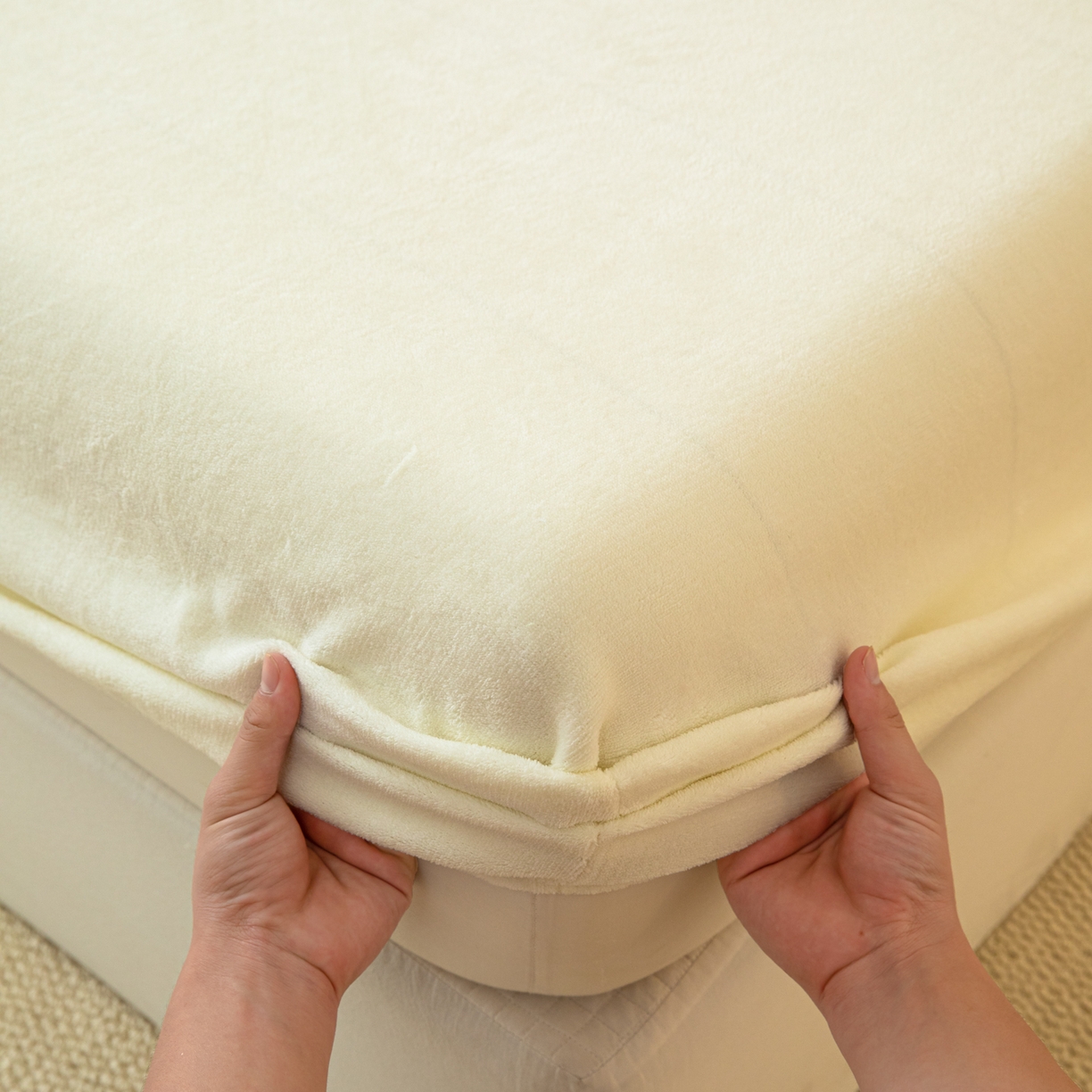 91家纺网 家纺一手货源 找家纺 眠博士 2025新款简约牛奶绒纯色单床笠-场景二 牛奶绒纯色床笠-奶白