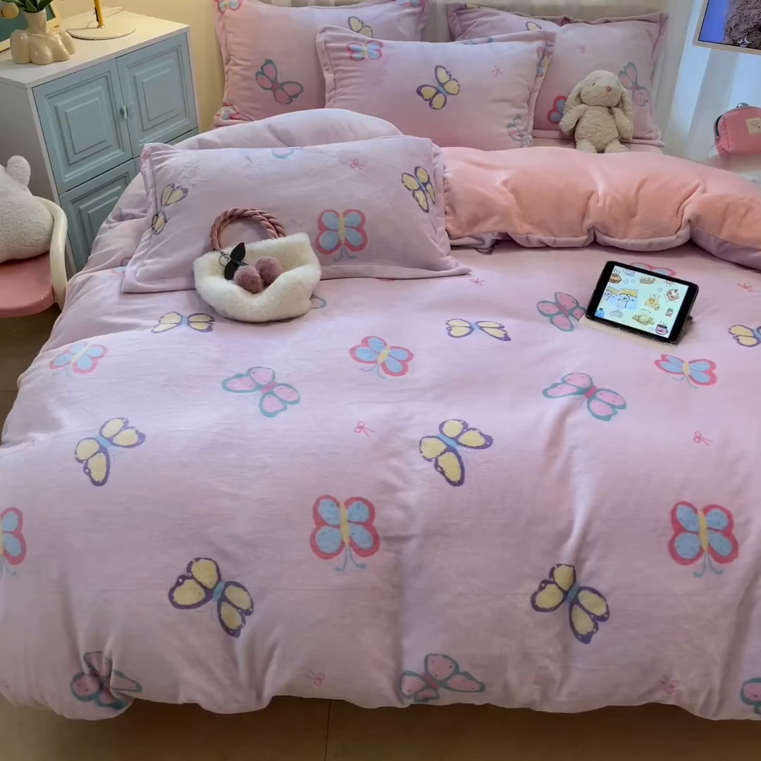 91家纺网 家纺一手货源 找家纺 川悦生活 2025新款高克重牛奶绒四件套-系列二 小芙蝶意-奶粉