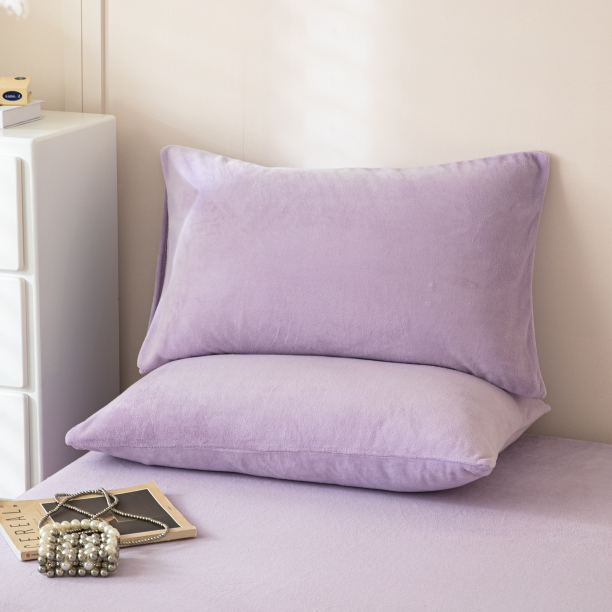 91家纺网 家纺一手货源 找家纺 眠博士 2025新款简约牛奶绒纯色单床笠-场景二 牛奶绒纯色床笠-丁香紫