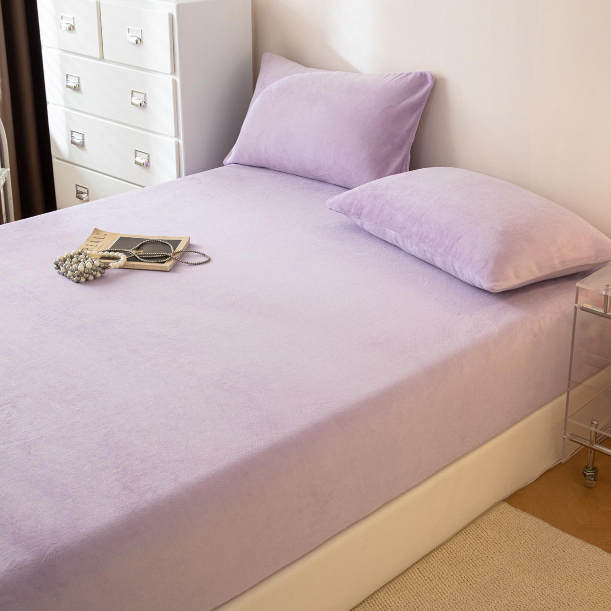91家纺网 家纺一手货源 找家纺 眠博士 2025新款简约牛奶绒纯色单床笠-场景二 牛奶绒纯色床笠-丁香紫