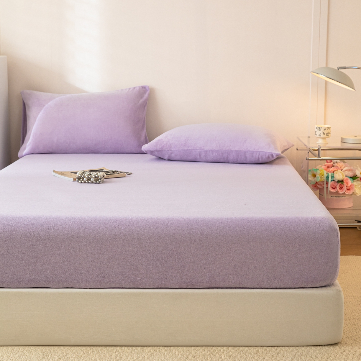 91家纺网 家纺一手货源 找家纺 眠博士 2025新款简约牛奶绒纯色单床笠-场景二 牛奶绒纯色床笠-丁香紫