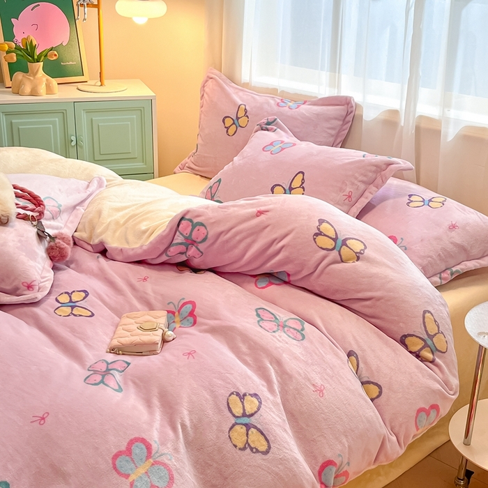 91家纺网 家纺一手货源 找家纺 川悦生活 2025新款高克重牛奶绒四件套-系列二 小芙蝶意-奶黄