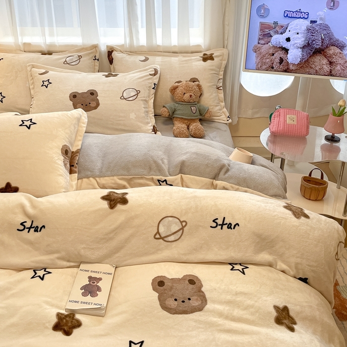 91家纺网 家纺一手货源 找家纺 川悦生活 2025新款高克重牛奶绒四件套-系列二 星际小熊