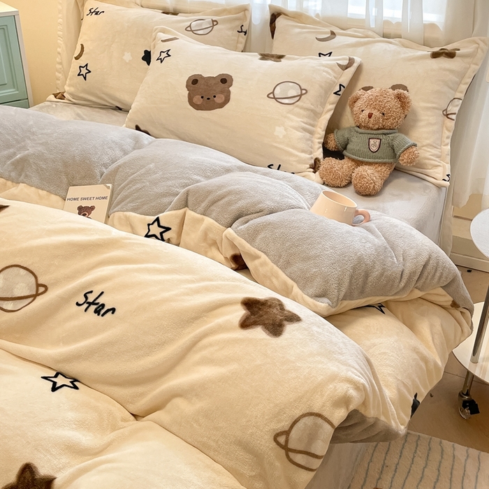 91家纺网 家纺一手货源 找家纺 川悦生活 2025新款高克重牛奶绒四件套-系列二 星际小熊