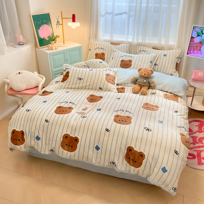 91家纺网 家纺一手货源 找家纺 川悦生活 2025新款高克重牛奶绒四件套-系列二 幸运咪熊-蓝