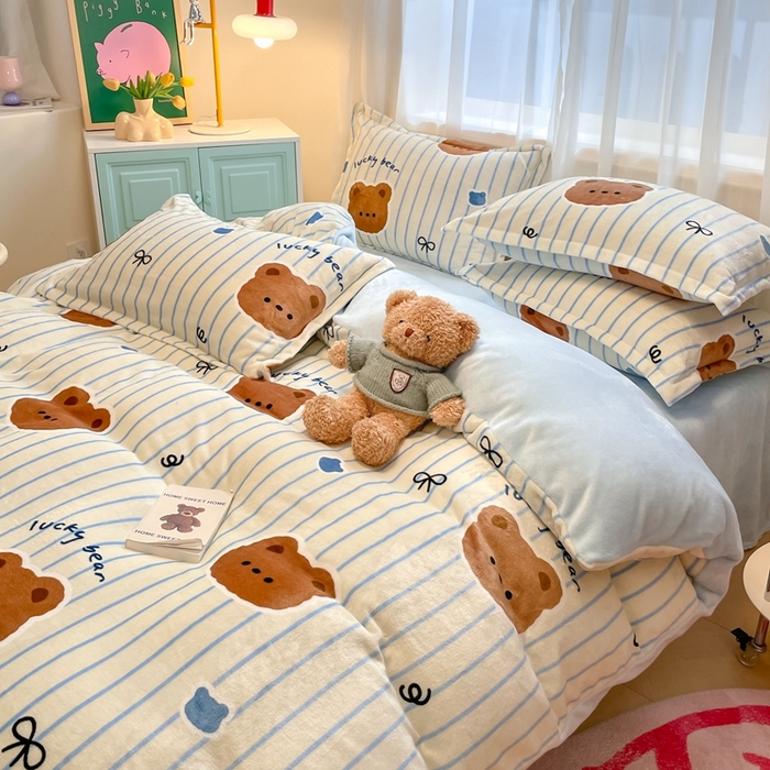 91家纺网 家纺一手货源 找家纺 川悦生活 2025新款高克重牛奶绒四件套-系列二 幸运咪熊-蓝