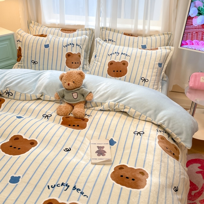 91家纺网 家纺一手货源 找家纺 川悦生活 2025新款高克重牛奶绒四件套-系列二 幸运咪熊-蓝