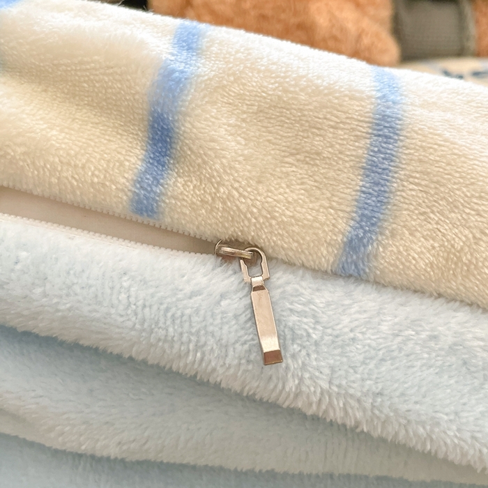 91家纺网 家纺一手货源 找家纺 川悦生活 2025新款高克重牛奶绒四件套-系列二 幸运咪熊-蓝