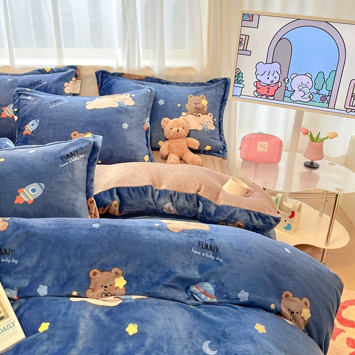 91家纺网 家纺一手货源 找家纺 川悦生活 2025新款高克重牛奶绒四件套-系列二 月亮熊仔