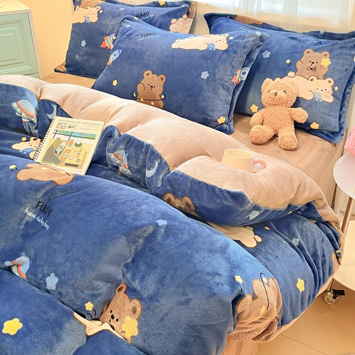 91家纺网 家纺一手货源 找家纺 川悦生活 2025新款高克重牛奶绒四件套-系列二 月亮熊仔