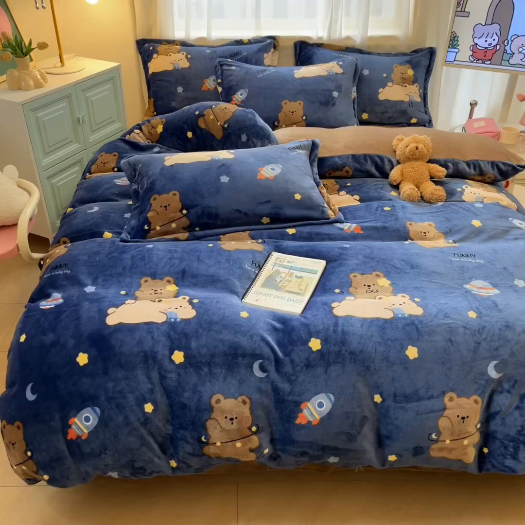 91家纺网 家纺一手货源 找家纺 川悦生活 2025新款高克重牛奶绒四件套-系列二 月亮熊仔
