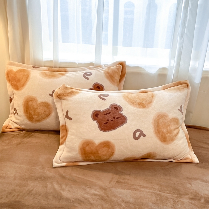 91家纺网 家纺一手货源 找家纺 川悦生活 2025新款高克重牛奶绒四件套-系列二 字母熊