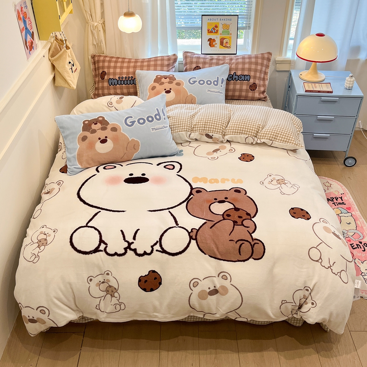 91家纺网 家纺一手货源 找家纺 金爱家 2025新品A类正版授权miiiiichan咪酱大版卡通数码印花加厚牛奶绒系列四件套 绒大版-咪酱宝宝熊