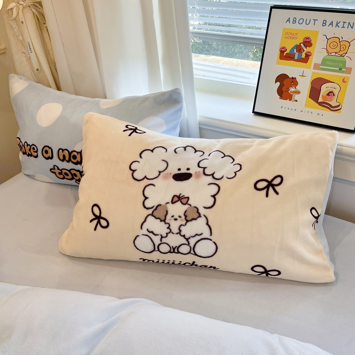 91家纺网 家纺一手货源 找家纺 金爱家 2025新品A类正版授权miiiiichan咪酱大版卡通数码印花加厚牛奶绒系列四件套 绒大版-咪酱点点泡芙狗