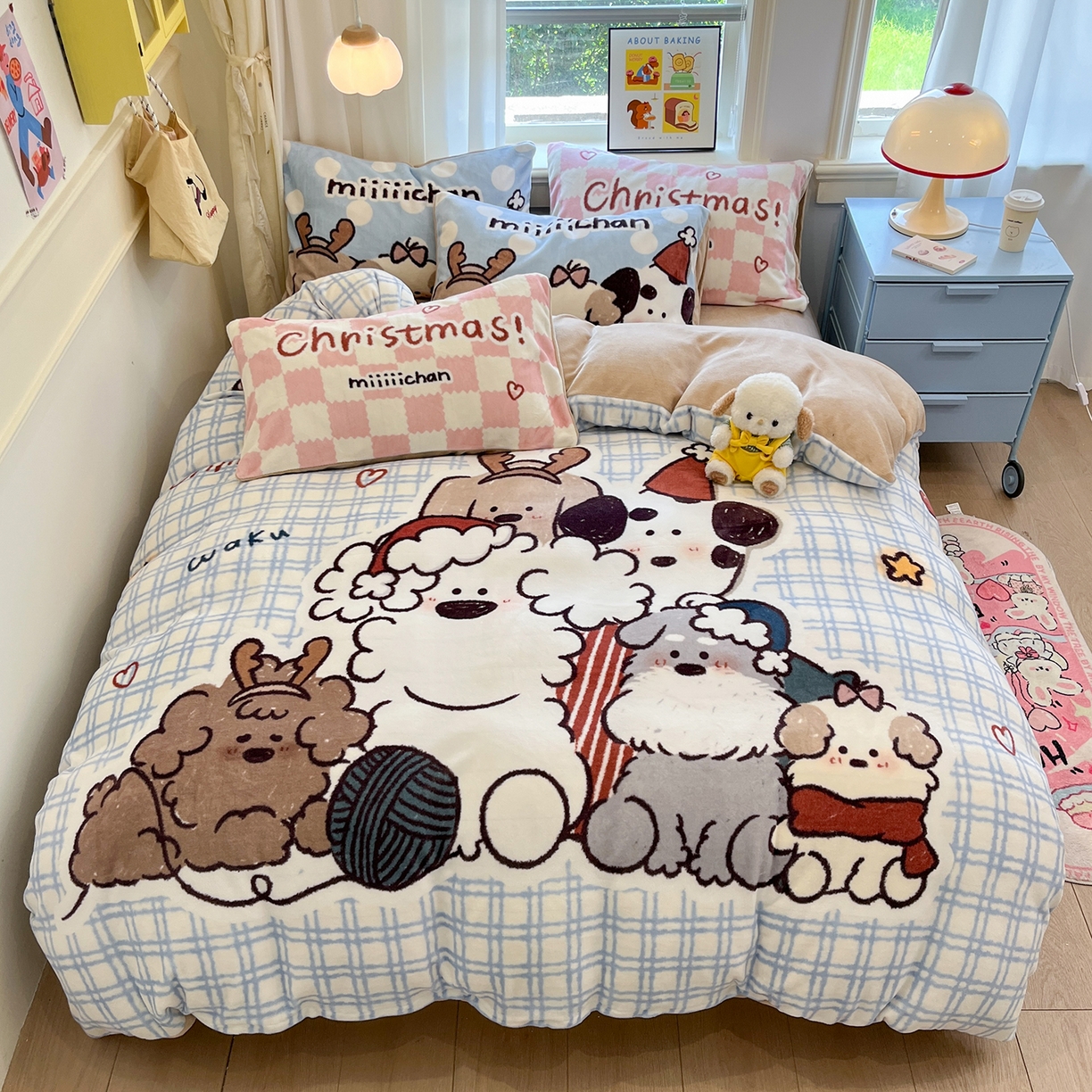 91家纺网 家纺一手货源 找家纺 金爱家 2025新品A类正版授权miiiiichan咪酱大版卡通数码印花加厚牛奶绒系列四件套 绒大版-咪酱冬日派对